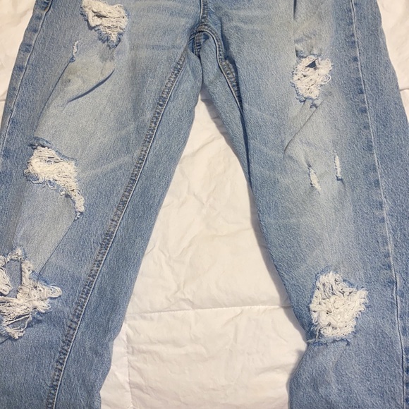 Distressed light wash denim (girlfriend) - Picture 3 of 5